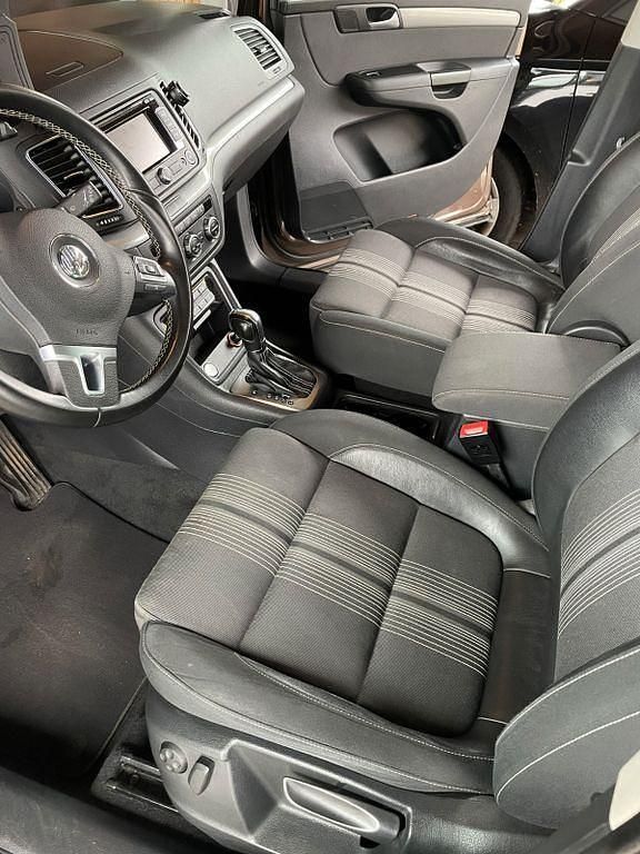 Braun Gebraucht 2013 VW Sharan Van / Kleinbus | 14.390 € (Fairer Preis) - Bild 1/4