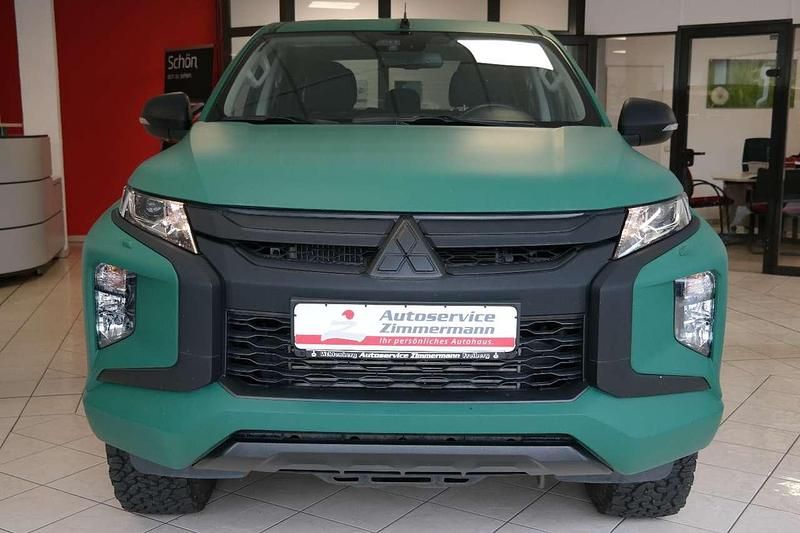 Gebraucht Mitsubishi L200 Plus 150 PS (110 kW) 2021 Moosgrün Abholung