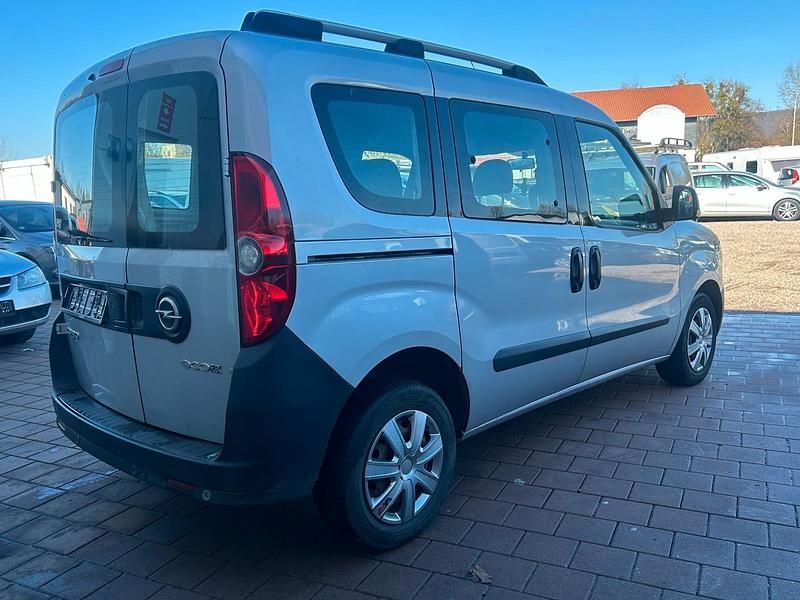 Gebraucht Opel Combo 95 PS (69 kW) 2016 Silber Van / Kleinbus