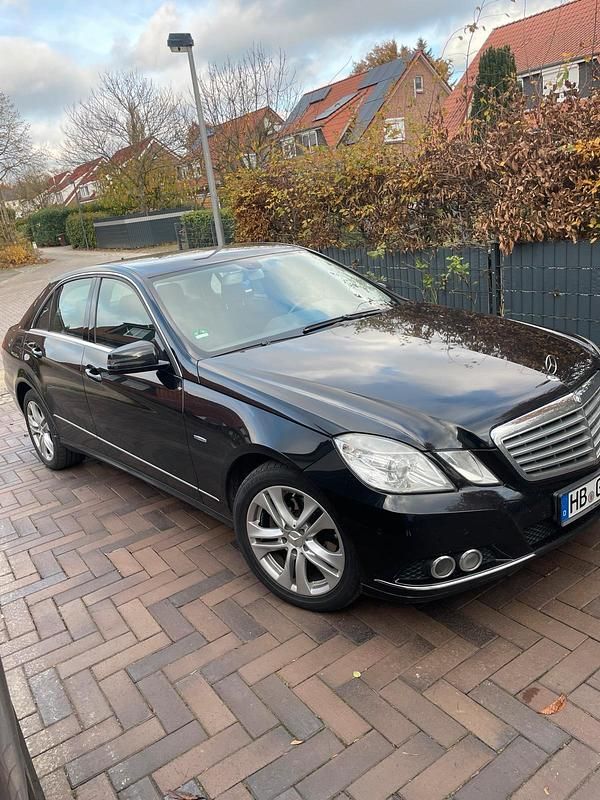 Gebraucht Mercedes E220 170 PS (125 kW) 2010 Schwarz Limousine