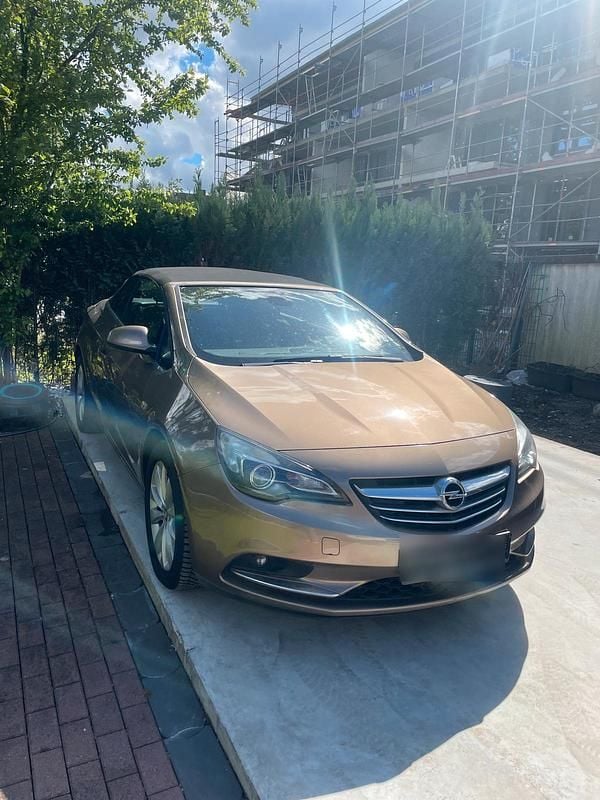 Second-hand Opel Cascada 140 CP (102 kW) 2013 Auriu Cabrio