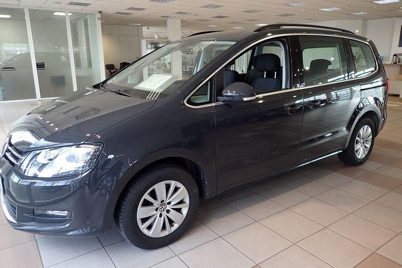 Gebraucht VW Sharan Comfortline 150 PS (110 kW) 2016 Grau Van / Kleinbus