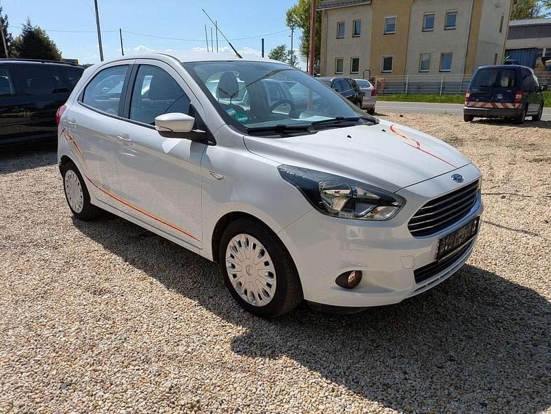 Weiß Gebraucht 2017 Ford Ka Plus Kleinwagen | 5.750 € (Guter Preis) - Bild 1/4