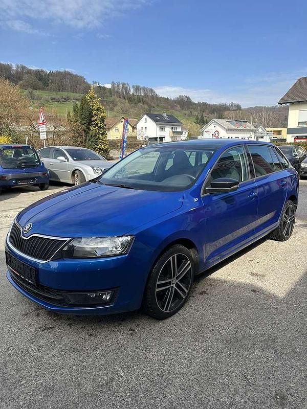 Gebraucht Skoda Rapid Emotion Plus 116 PS (85 kW) 2015 Raceblau metallic Kleinwagen