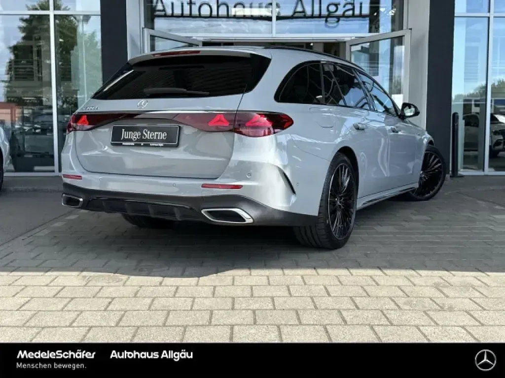Gebraucht Mercedes 300 AMG 197 PS (144 kW) 2025 Manufaktur lack manufaktur alpingrau uni Kombi