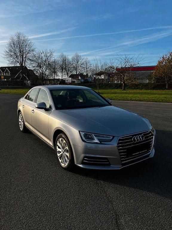 Silber Gebraucht 2018 Audi A4 Basis Limousine | 20.000 € (Fairer Preis) - Bild 1/4