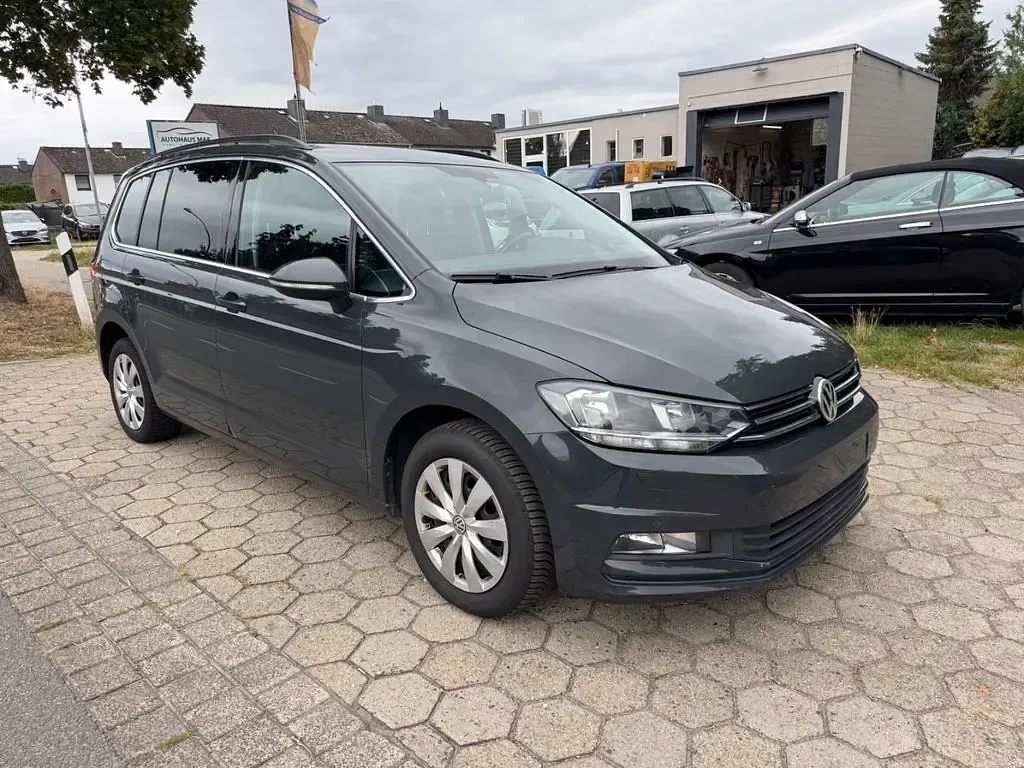 Gebraucht VW Touran 116 PS (85 kW) 2017 Grau Van / Kleinbus