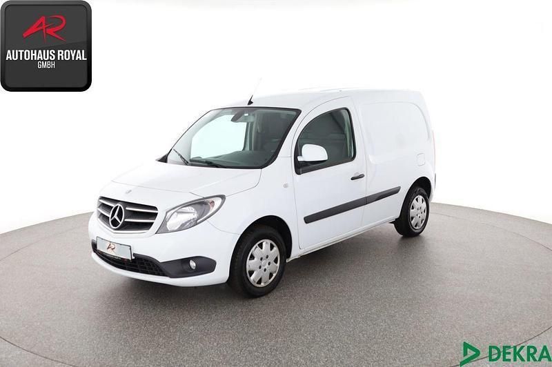 Weiß Gebraucht 2019 Mercedes Citan 109 Van / Kleinbus | 12.880 € (Fairer Preis) - Bild 1/4