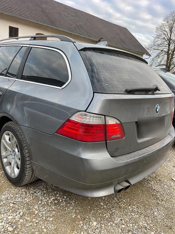 Gebraucht BMW 525 197 PS (144 kW) 2009 Grau Kombi