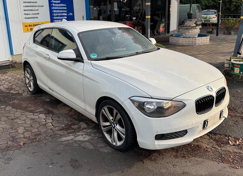 Weiß Gebraucht 2013 BMW 114 Kleinwagen | 4.199 € (Superpreis) - Bild 1/4
