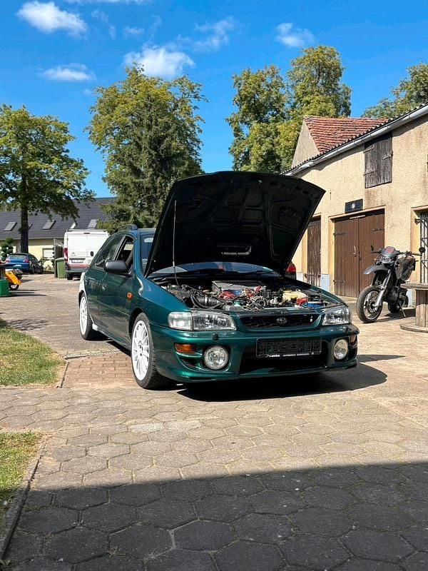 Grün Gebraucht 1999 Subaru Impreza GT Kombi | 10.499 € - Bild 1/4