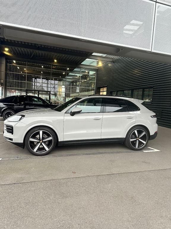 Gebraucht Porsche Cayenne Basis 354 PS (260 kW) 2023 Grau SUV