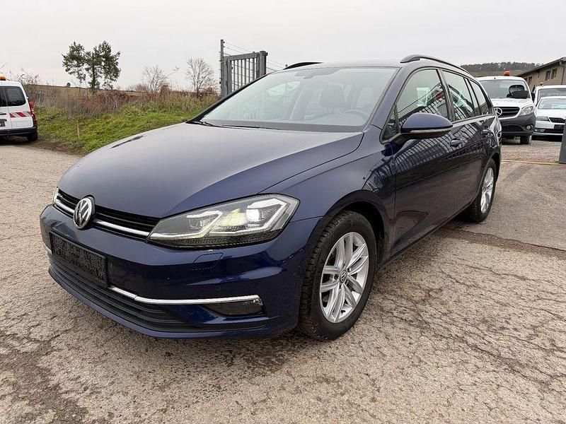 Blau Gebraucht 2018 VW Golf VII Comfortline Kombi | 9.299 € (Fairer Preis) - Bild 1/4