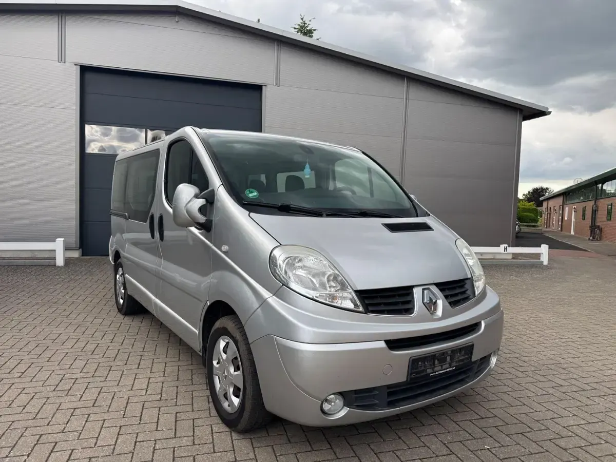 Gebraucht Renault Trafic Expression 114 PS (83 kW) 2012 Grau Van / Kleinbus