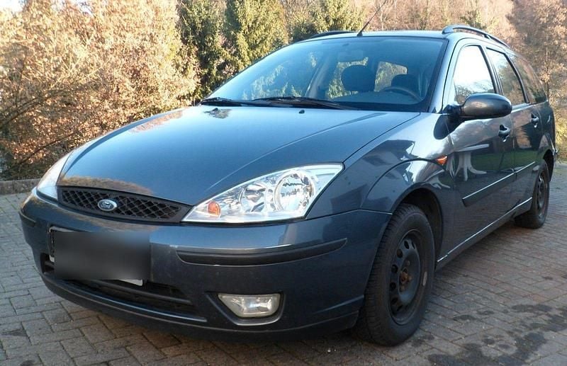 Grau Gebraucht 2004 Ford Focus Futura Kombi | 750 € (Superpreis) - Bild 1/4
