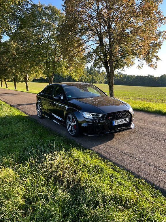 Schwarz Gebraucht 2018 Audi RS3 Sport Kleinwagen | 52.000 € (Teuer) - Bild 1/4
