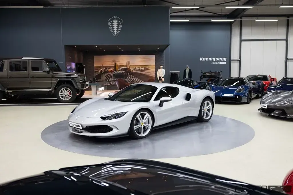 Gebraucht Ferrari 296 829 PS (609 kW) 2023 Silber Cabrio
