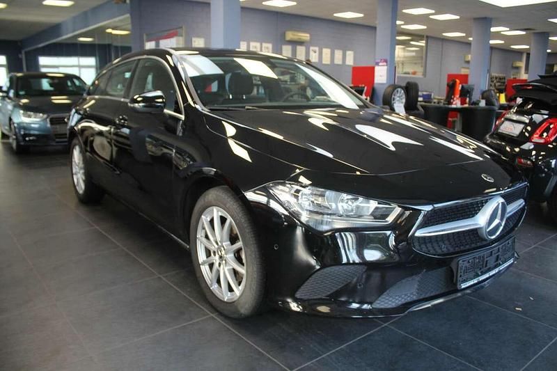 Schwarz Gebraucht 2021 Mercedes CLA180 Limousine | 21.980 € (Guter Preis) - Bild 1/4