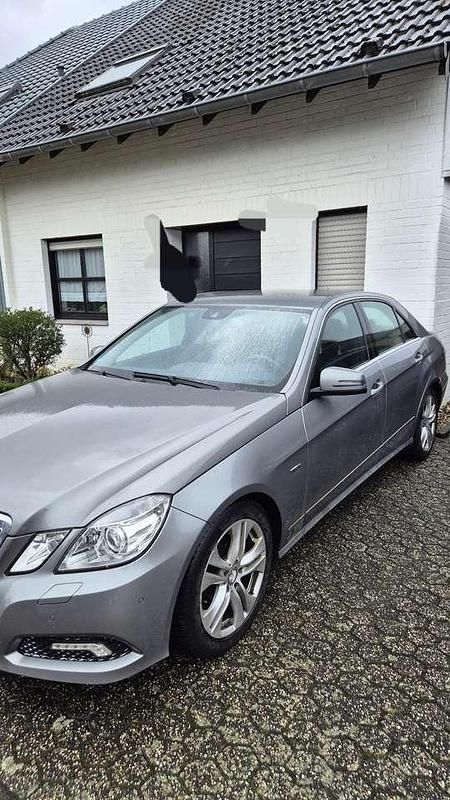 Gebraucht Mercedes E250 204 PS (150 kW) 2009 Grau Limousine