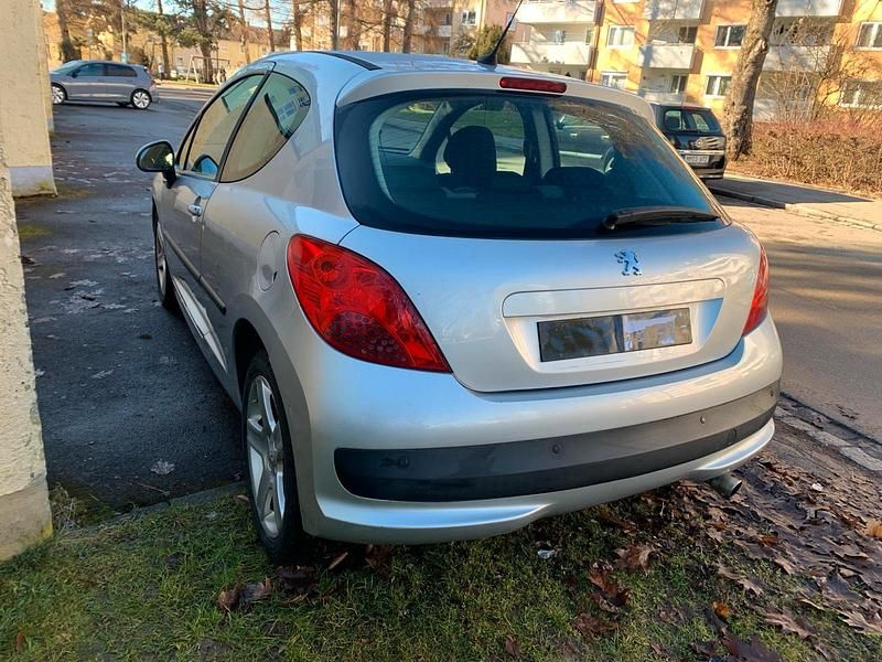 Gebraucht Peugeot 207 90 PS (66 kW) 2009 Grau Coupé