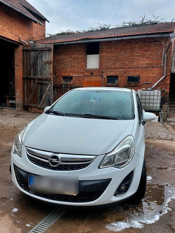Weiß Gebraucht 2011 Opel Corsa Kleinwagen | 2.600 € (Fairer Preis) - Bild 1/4
