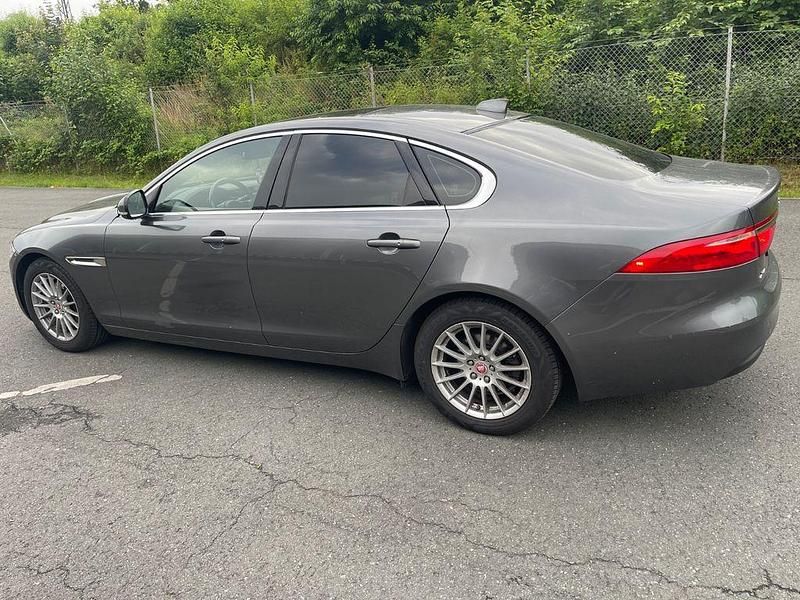 Gebraucht Jaguar XF Prestige 163 PS (119 kW) 2016 Grau Limousine
