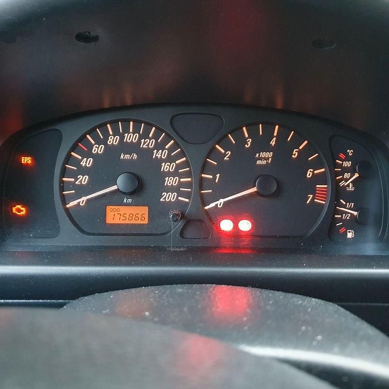 Gebraucht Opel Agila 60 PS (44 kW) 2005 Silber Kleinwagen