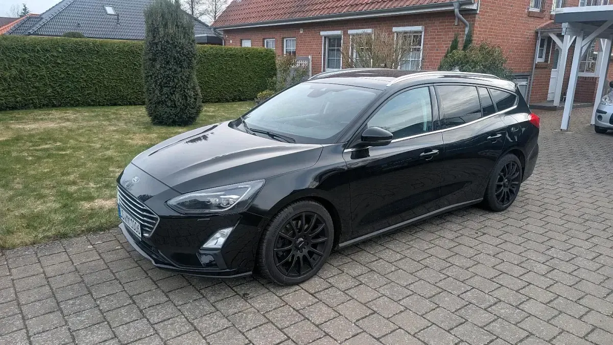 Gebraucht Ford Focus Titanium 140 PS (102 kW) 2019 Schwarz Kombi