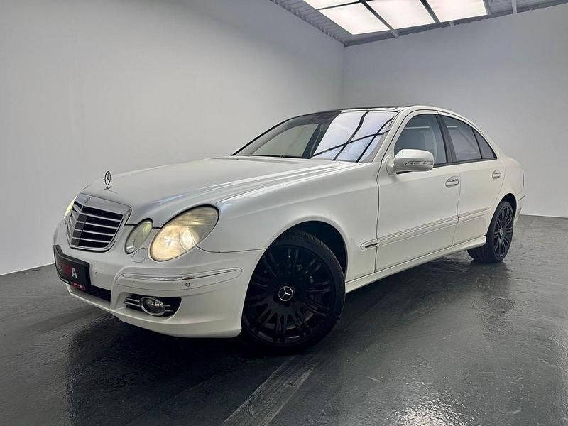 Diamantweiss met Gebraucht 2008 Mercedes E300 Avantgarde Limousine | 6.890 € (Fairer Preis) - Bild 1/4
