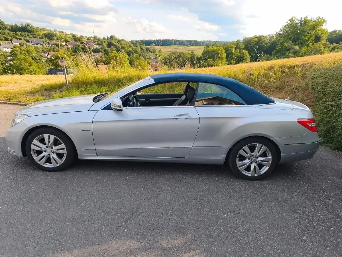 Gebraucht Mercedes E250 211 PS (155 kW) 2010 Silber Cabrio