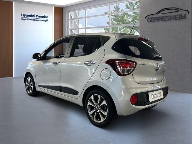 Gebraucht Hyundai i10 Style 87 PS (63 kW) 2017 Silber Kleinwagen