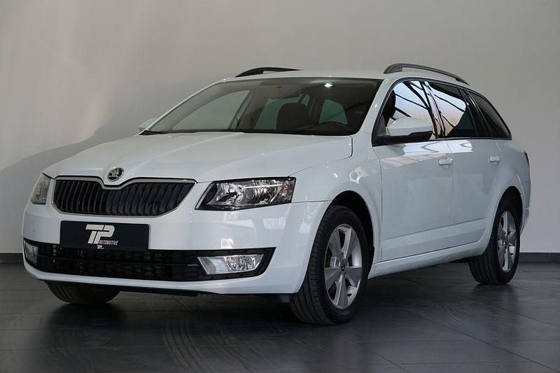 Gebraucht Skoda Octavia Ambition 150 PS (110 kW) 2015 Weiß Kleinwagen