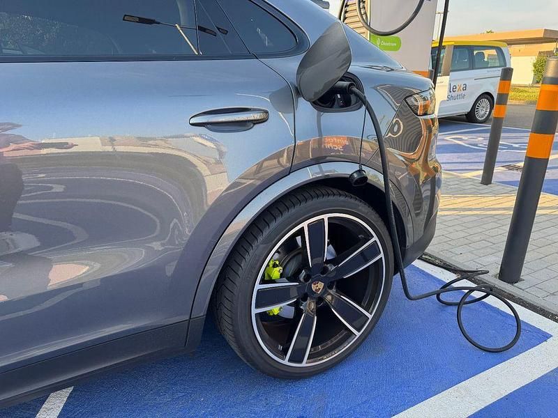 Gebraucht Porsche Cayenne 462 PS (339 kW) 2021 Grau SUV