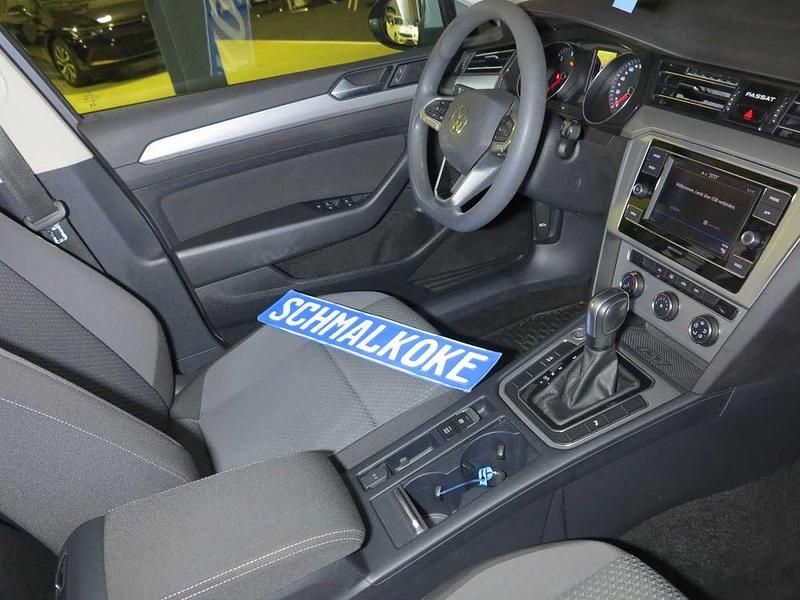 Gebraucht VW Passat 150 PS (110 kW) 2023 Moonstone gray Kombi