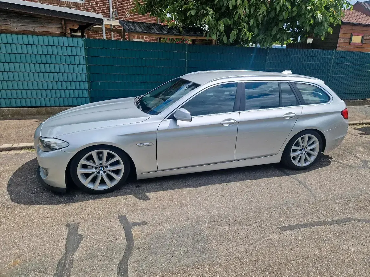 Gebraucht BMW 520 183 PS (134 kW) 2011 Silber Kombi