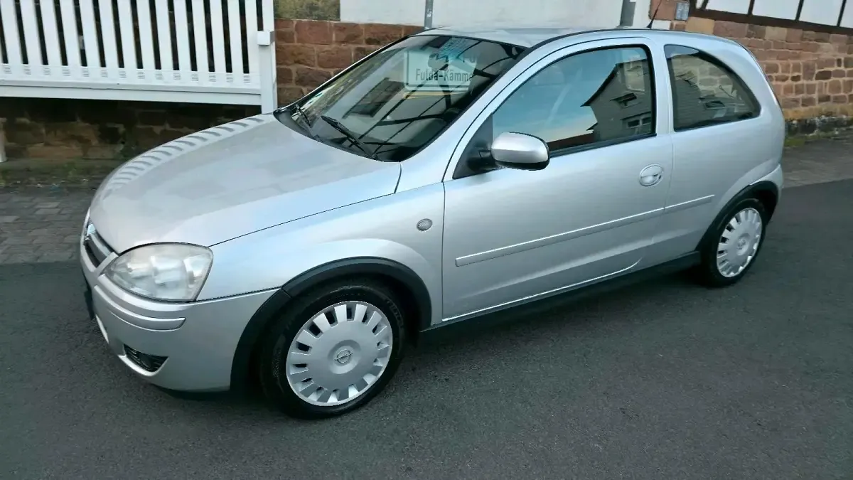 Usata Opel Corsa 81 CV (59 kW) 2006 Argento Utilitaria