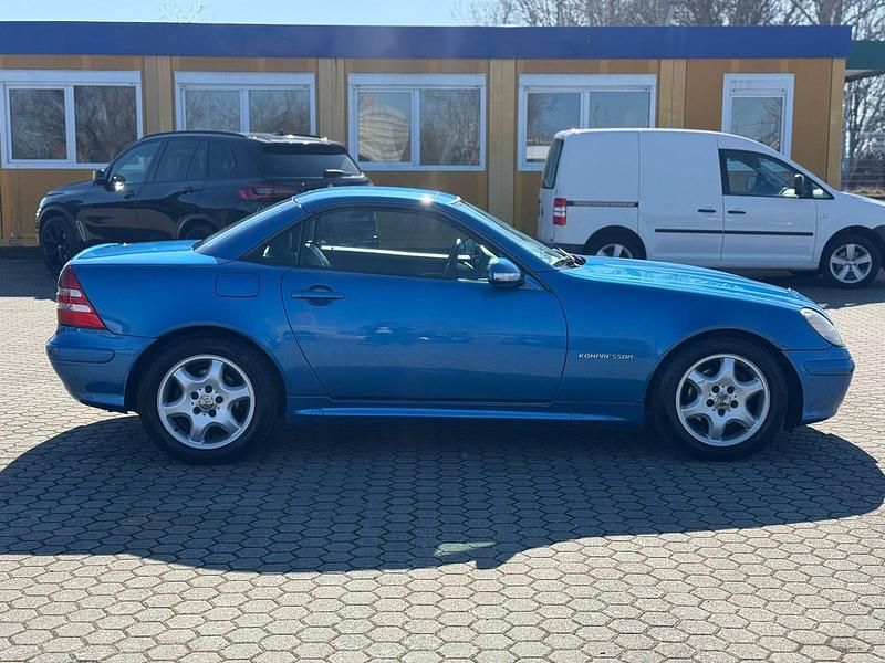 Gebraucht Mercedes SLK230 197 PS (144 kW) 2002 Blau Cabrio