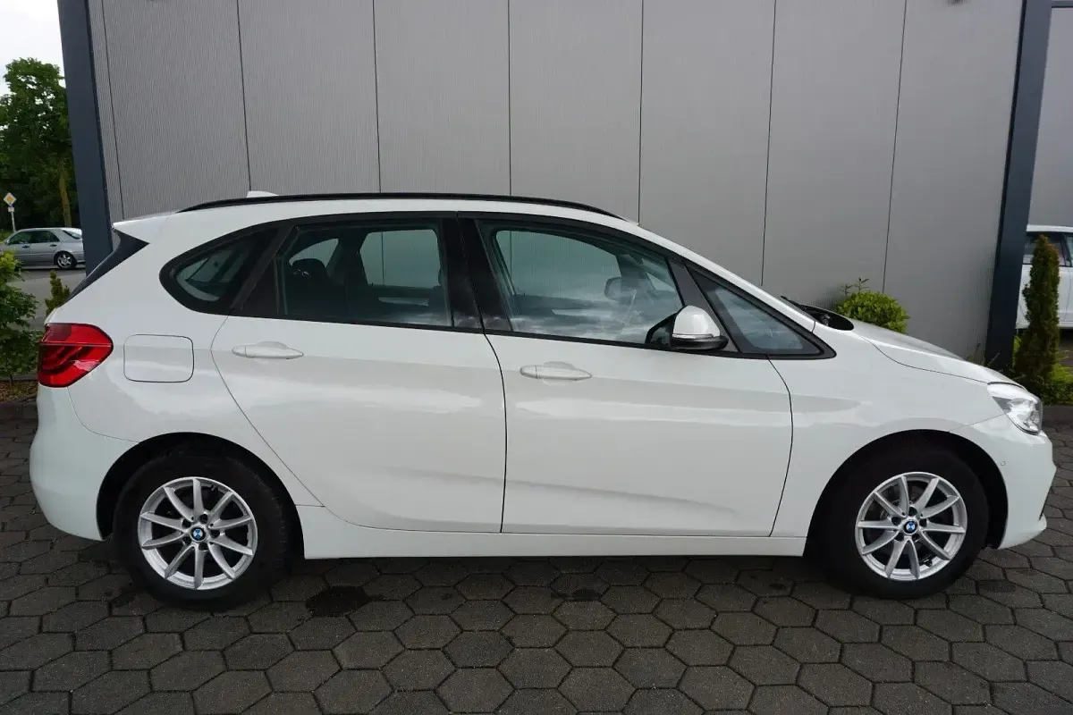 Gebraucht BMW 218 Advantage 150 PS (110 kW) 2018 Weiß Kombi
