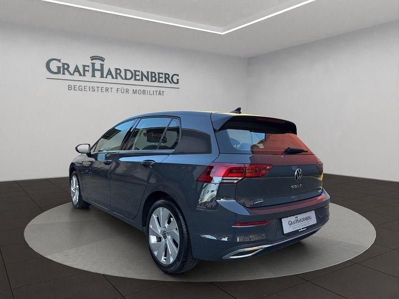 Gebraucht VW Golf VII Style 150 PS (110 kW) 2021 Uranograu Kleinwagen