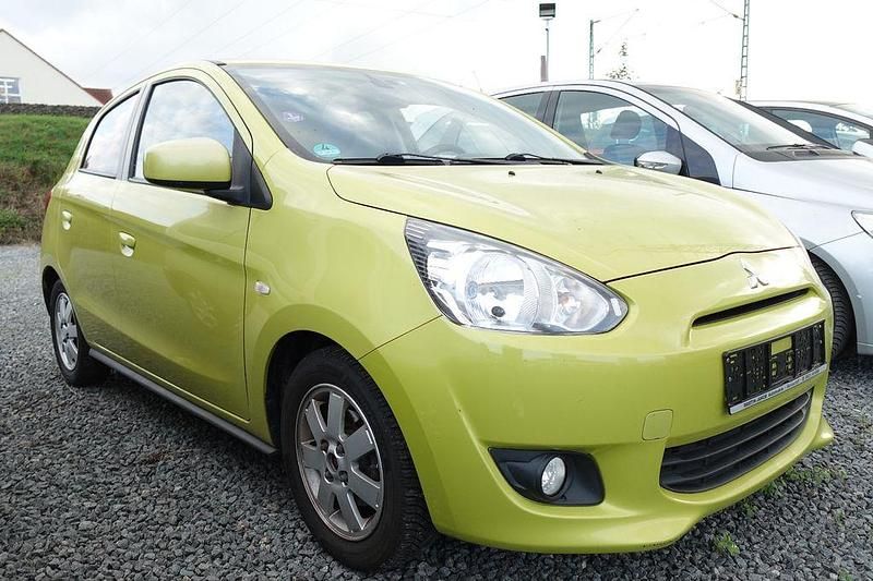 Gebraucht Mitsubishi Space Star 80 PS (58 kW) 2014 Gelb Van / Kleinbus