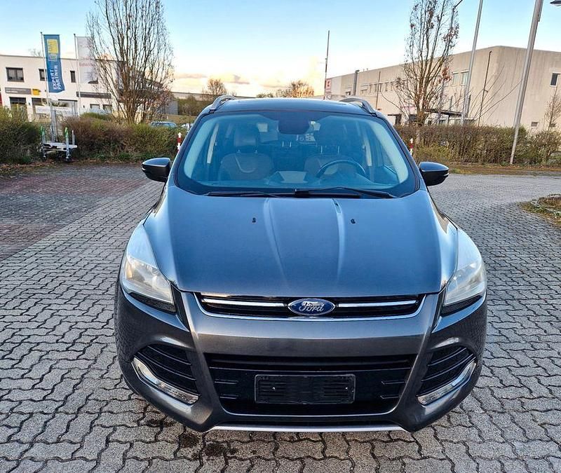 Gebraucht Ford Kuga Titanium 120 PS (88 kW) 2016 Grau SUV