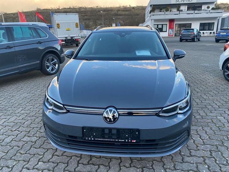 Gebraucht VW Golf VIII 150 PS (110 kW) 2023 Delfingrau metallic (metallic) Kombi