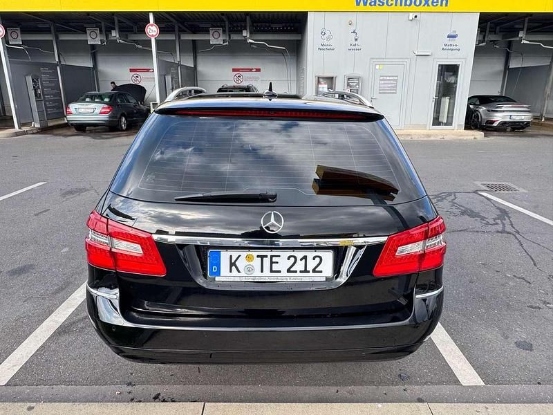Gebraucht Mercedes E200 136 PS (100 kW) 2011 Schwarz Kombi