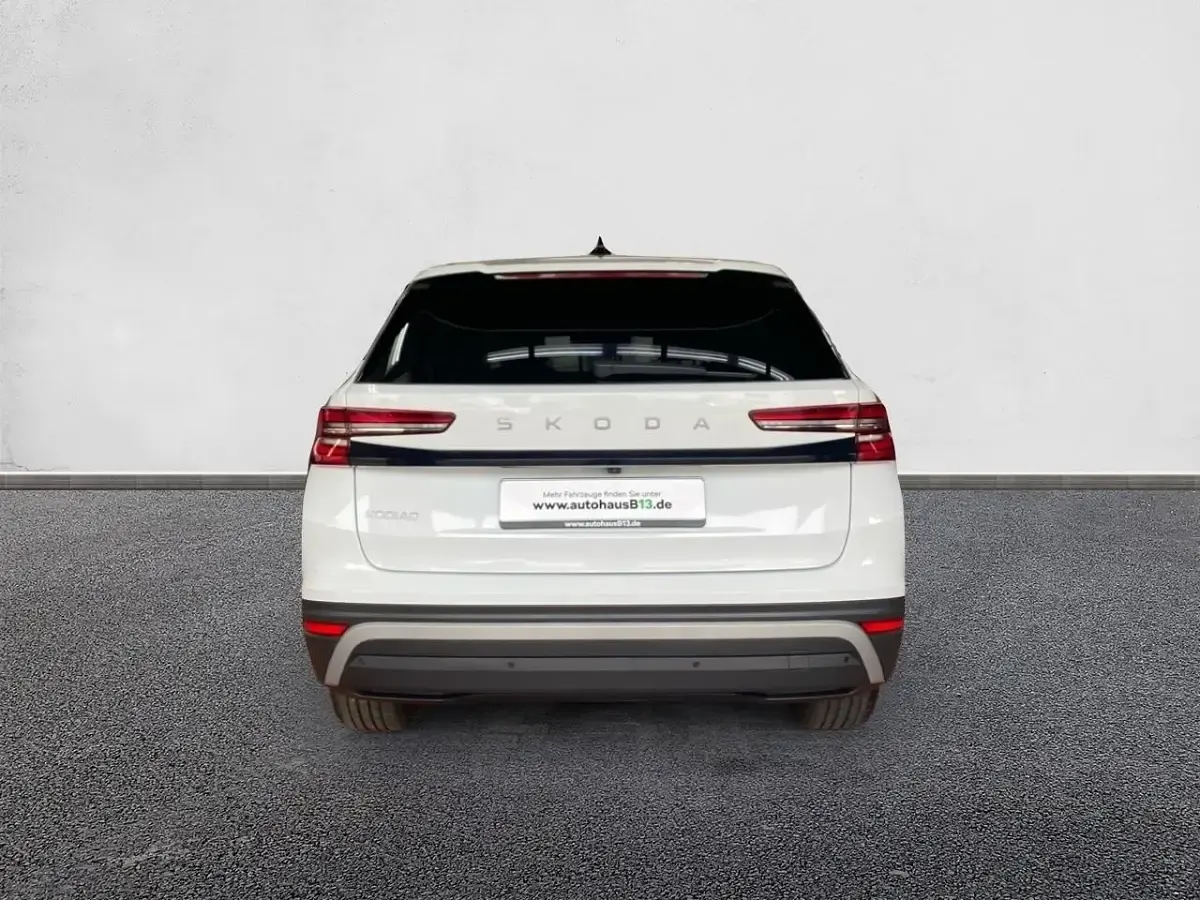 Gebraucht Skoda Kodiaq Selection 150 PS (110 kW) 2024 Moonweiß perleffekt SUV