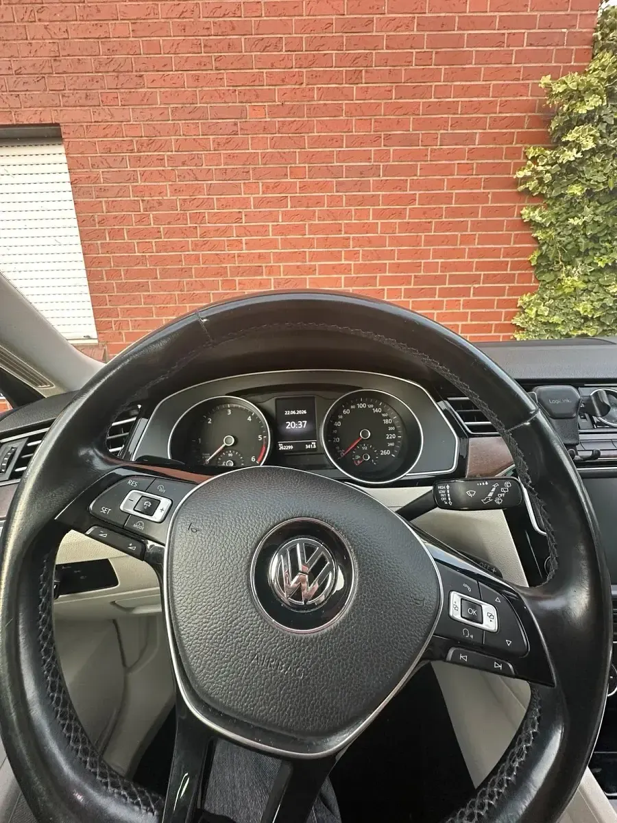 Gebraucht VW Passat 140 PS (102 kW) 2015 Grau Limousine