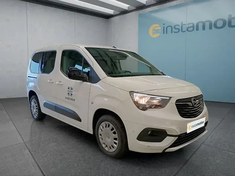 Gebraucht Opel Combo 131 PS (96 kW) 2022 Weiß Van / Kleinbus