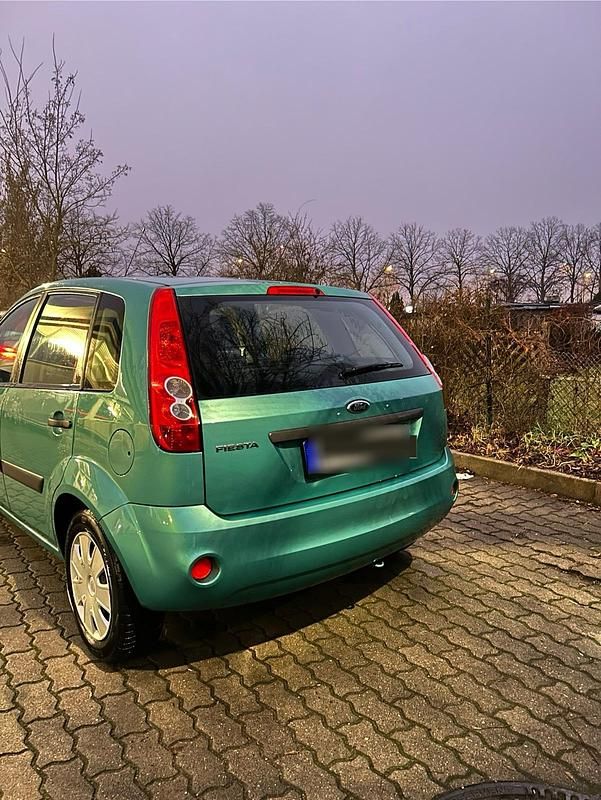 Gebraucht Ford Fiesta 69 PS (50 kW) 2007 Grün Kleinwagen