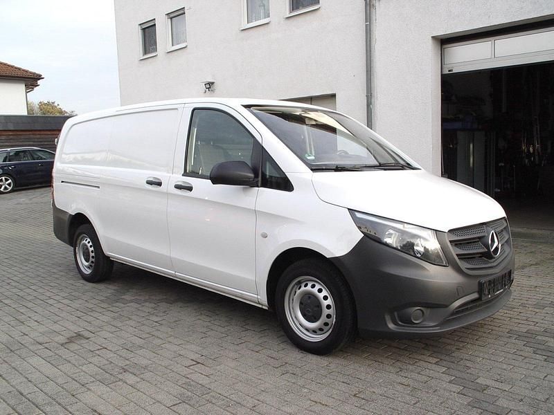 Gebraucht Mercedes Vito 102 PS (75 kW) 2019 Arktikweiß Van