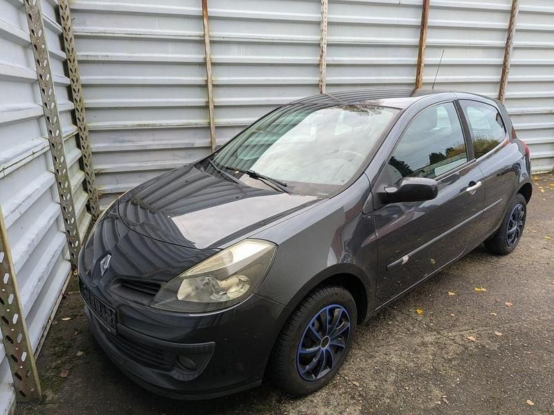 Grau eclipse (metallic) Gebraucht 2007 Renault Clio III Limousine | 1.350 € (Guter Preis) - Bild 1/4