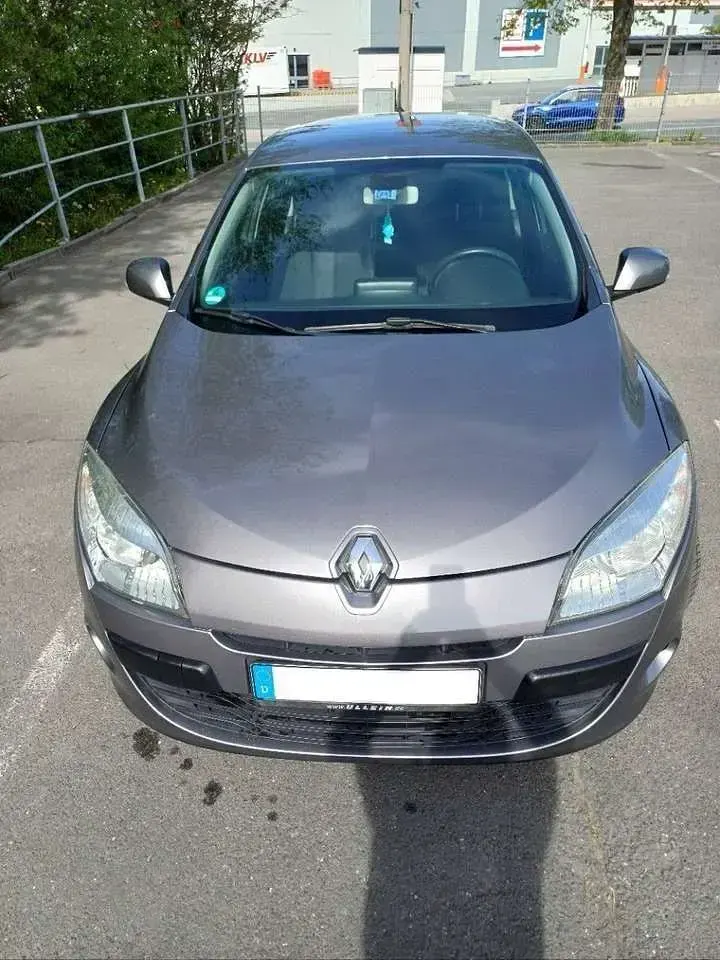 Gebraucht Renault Mégane Dynamique 131 PS (96 kW) 2010 Grau Limousine